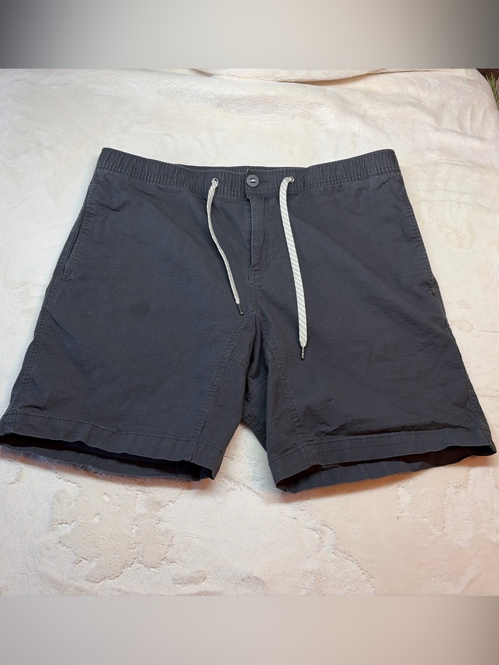 Vuori Ripstop Climber Shorts 8” Inseam Men Size XL, See Pic #2 Small Spot